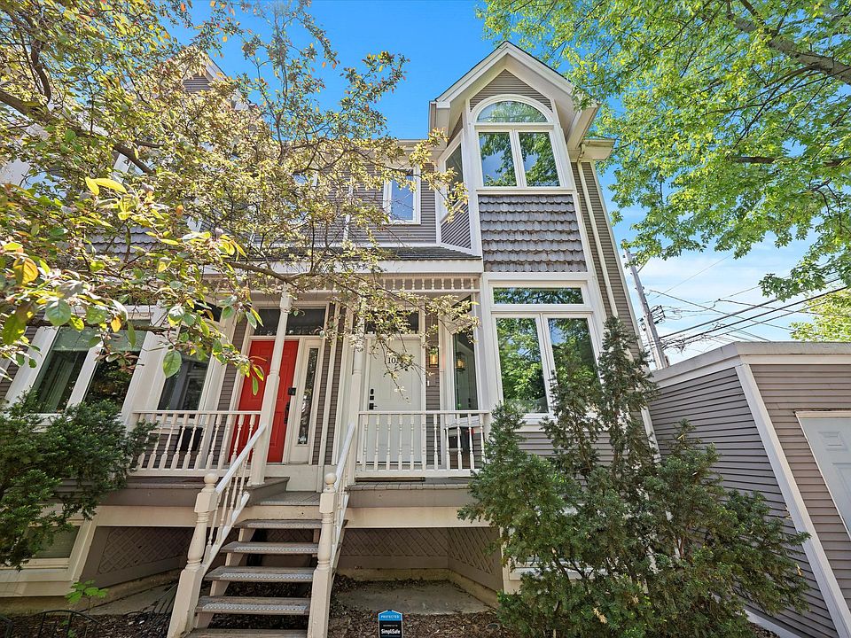 1st image of 1011 W Dickens Ave