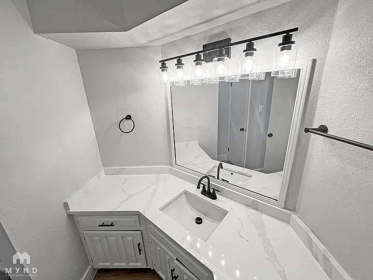 1215 Spring Lake Dr — Photo 14