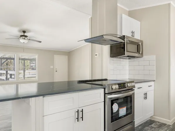 11438 Creek Dr, Cleveland, TX 77328