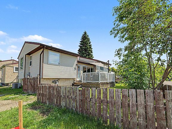 2nd image of 64 Pipestone Cres