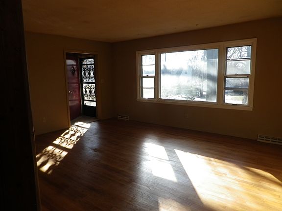 4th image of 13408 E 12th Ter N