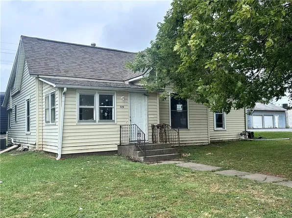 320 E 3rd St, Cameron, MO 64429