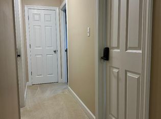 323 Fox Hill Rd Room 5, Hampton, VA 23669