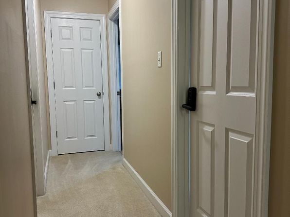 323 Fox Hill Rd Room 5