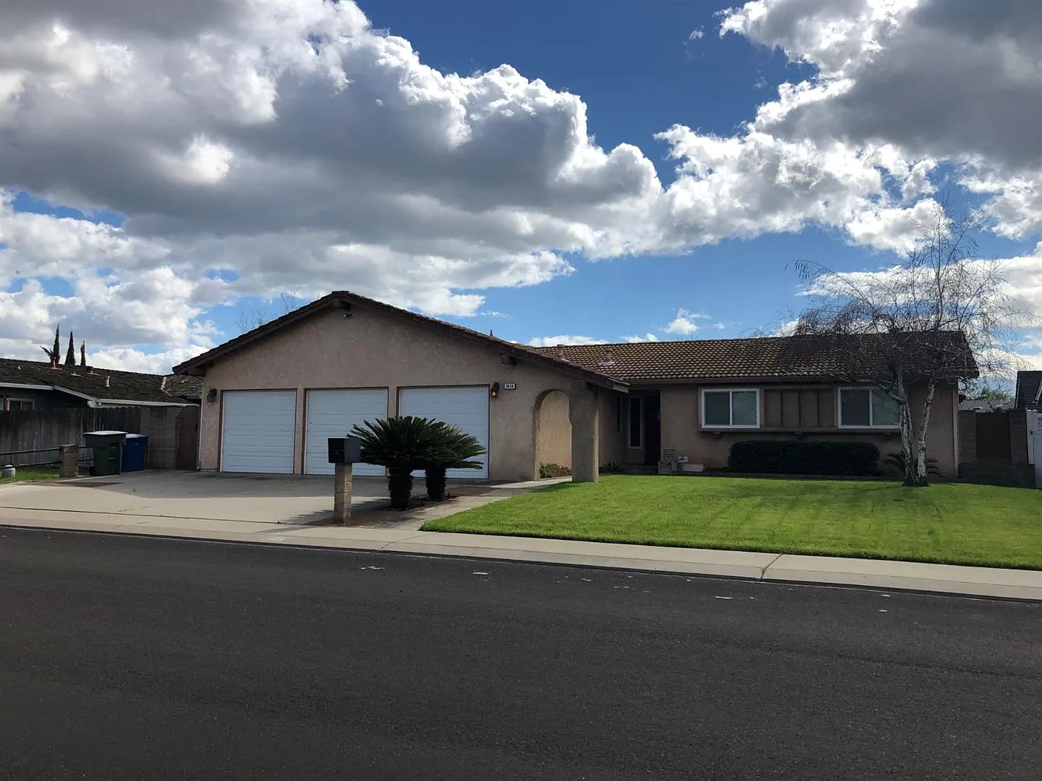 3424 Moonview Dr photo 1