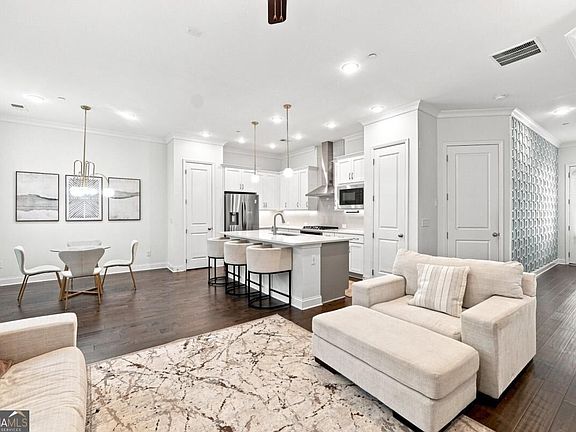 5th image of 100 Bastille Way
