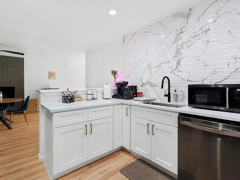 2204 Delcrest Dr — Photo 24