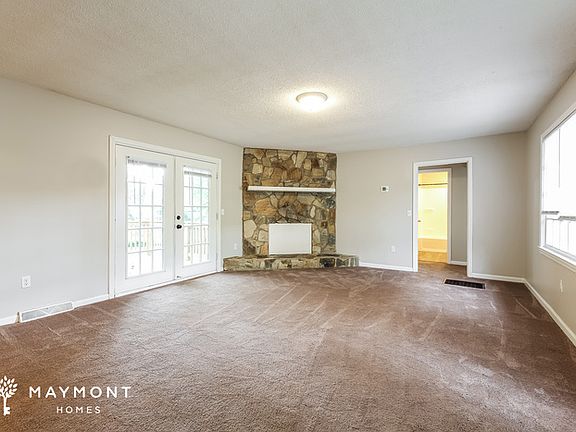 3rd image of 421 Sellwood Cir