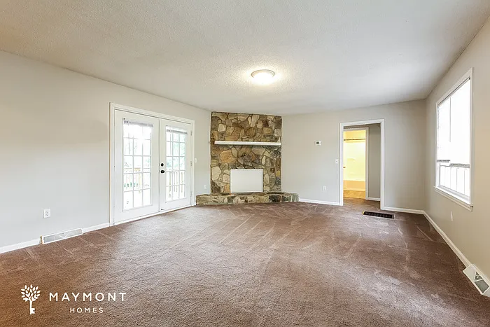 421 Sellwood Cir — Photo 3