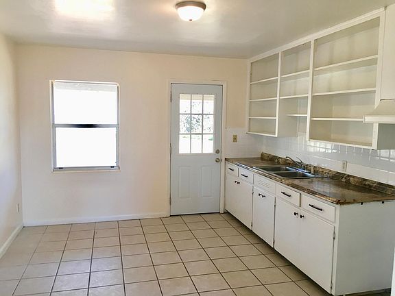 4th image of 908 Oak Dr
