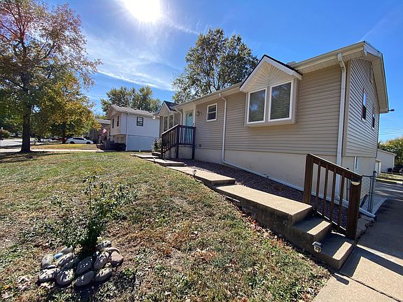 2nd image of 506 NE Castle Dr
