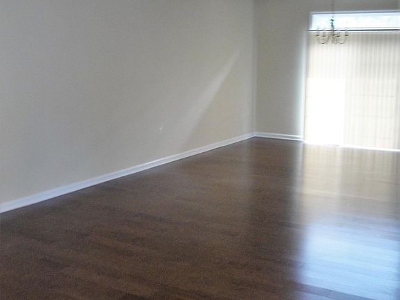 Living room / dinning area