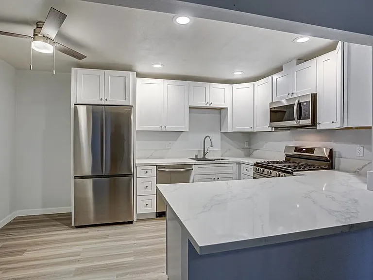 141 Johnston Ln #10 — Photo 6