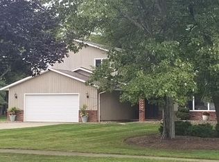 400 Lynden Dr, Highland Heights, OH 44143