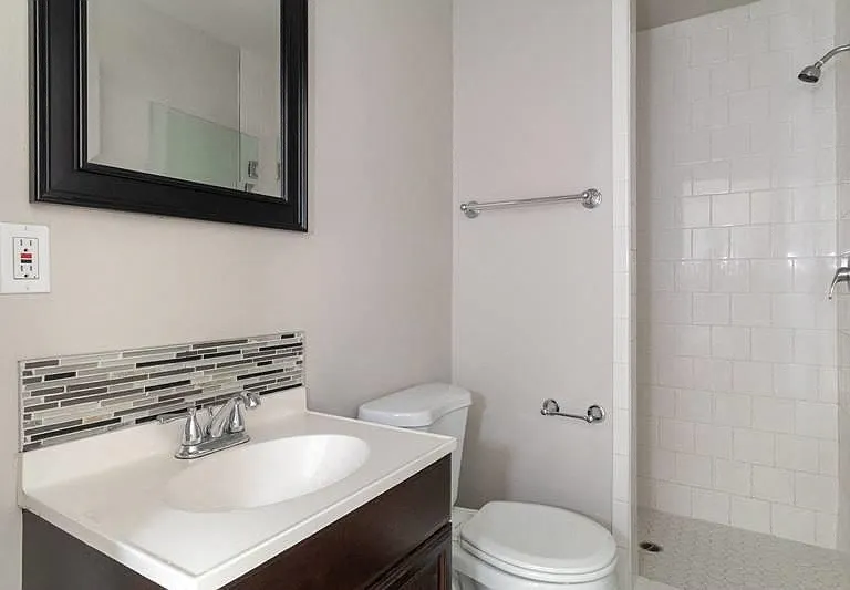 1168 W 36th Pl — Photo 12
