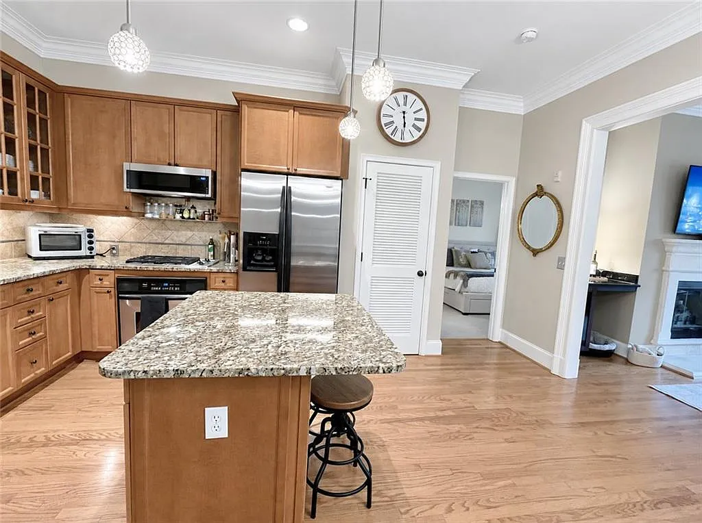 2 bed, 2.0 bath, 1164 sqft, $2,350 — Photo 4
