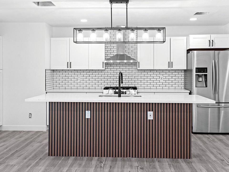 1st image of 2914 N 81ST Avenue