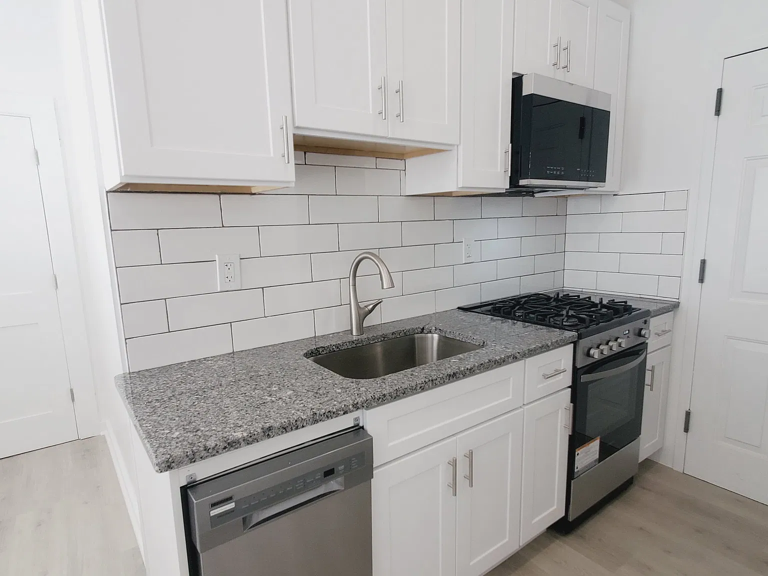 Studio, 1.0 bath, 475 sqft, $1,850 — Photo 2