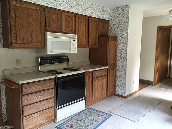 4th image of 788 Greenwood Blvd
