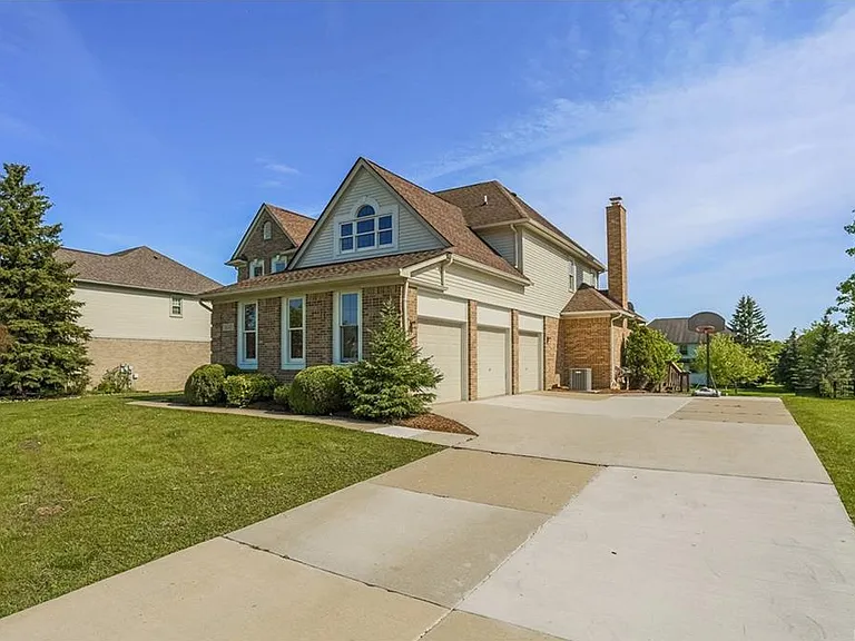 9140 Countrywood Dr — Photo 3