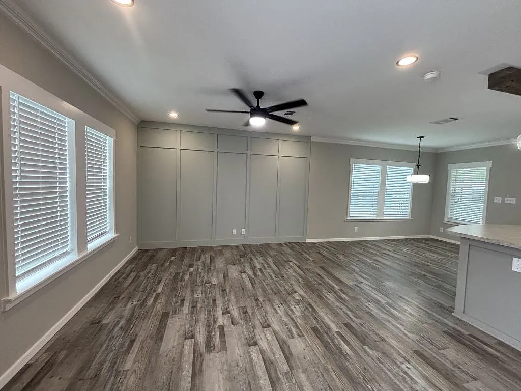 3 bed, 2.0 bath, 1600 sqft, $2,199 — Photo 2