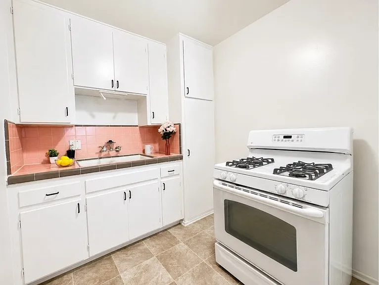 3728.5 Ingraham St — Photo 19