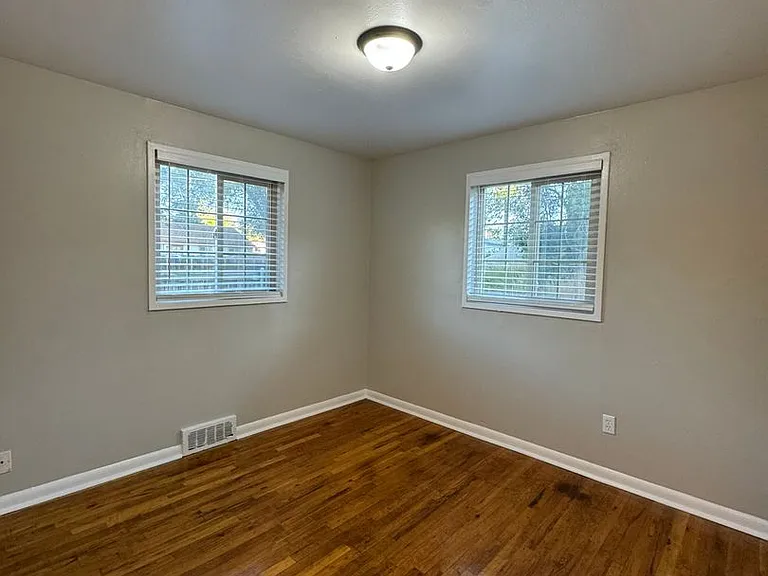 458 - 464 Glenview Ct — Photo 8