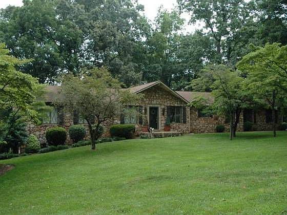 1st image of 907 N Briarcliff Cir