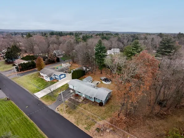 103 Dupuis Rd, Holyoke, MA 01040