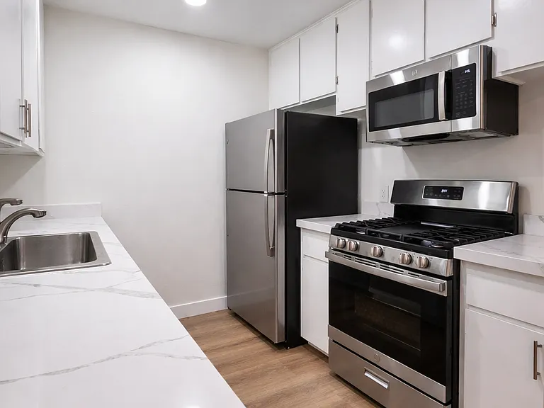 Cedar Crest Apartments — Photo 8