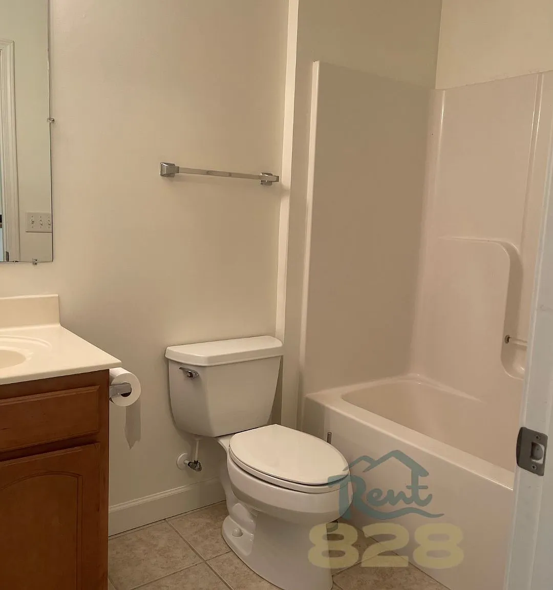3 bed, 2.5 bath, 1239 sqft, $1,900 — Photo 4