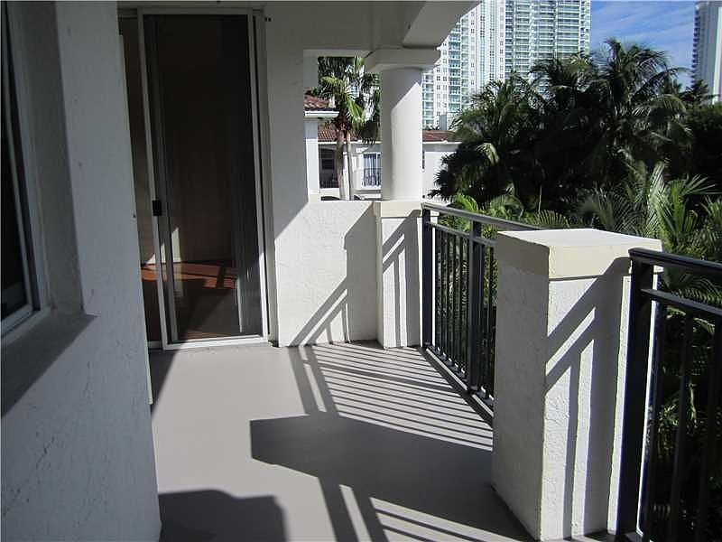 1st image of 3105 NE 184th St APT 7303