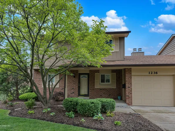 1236 Croydon Ct #1236, Wheaton, IL 60189