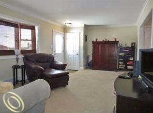 8344 Hillpoint Dr, Brighton, MI