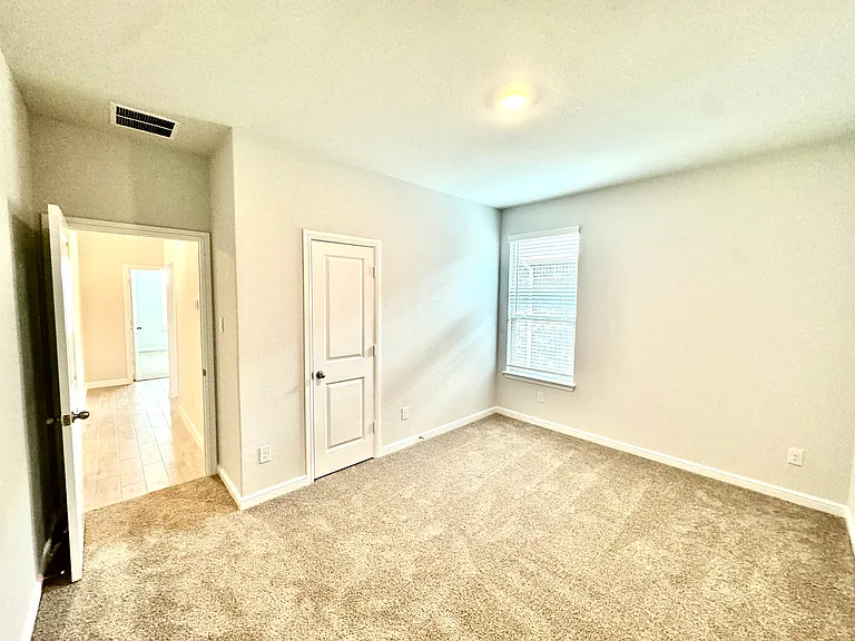4308 Cornelia St — Photo 12