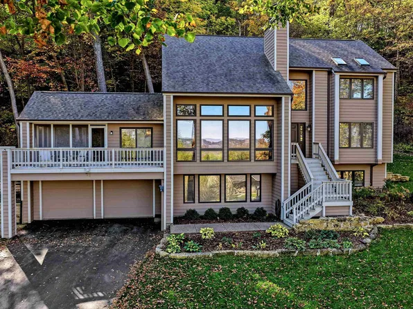 433 Territory Dr, Galena, IL 61036