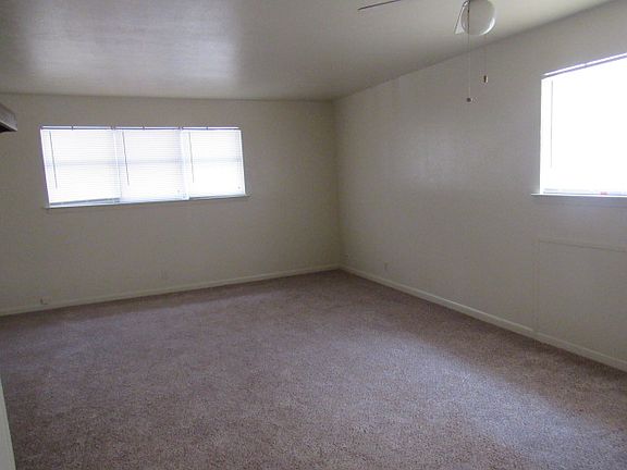 2nd image of 2825 Sandage Ave #2827