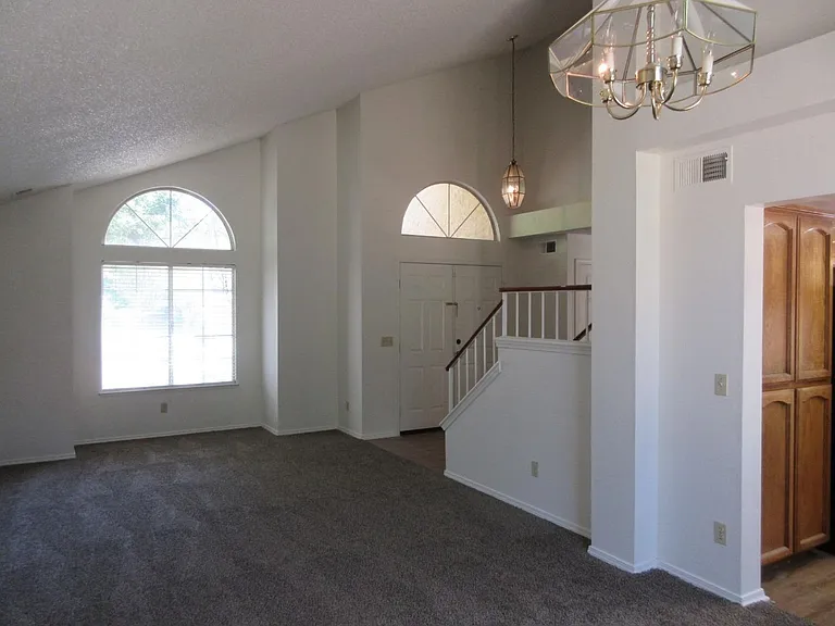 993 E Edgemont Dr — Photo 6