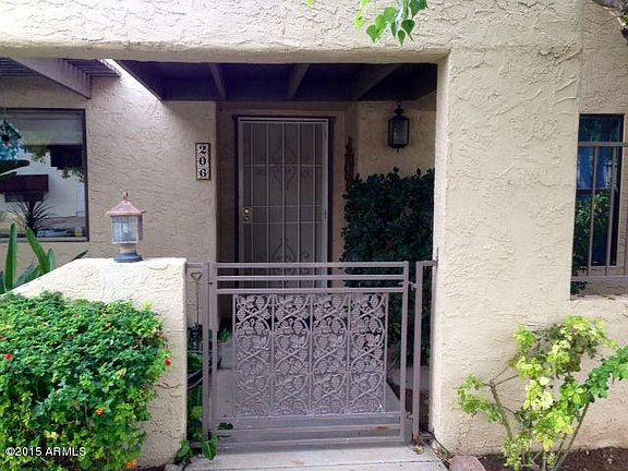 2nd image of 206 S Serrano Dr
