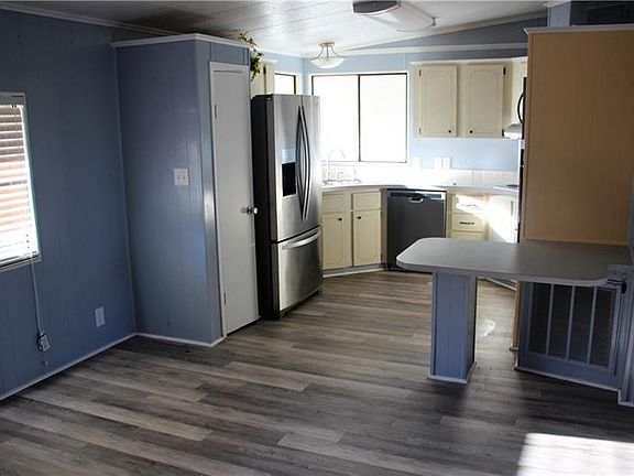 4th image of 2055 S Floral Ave