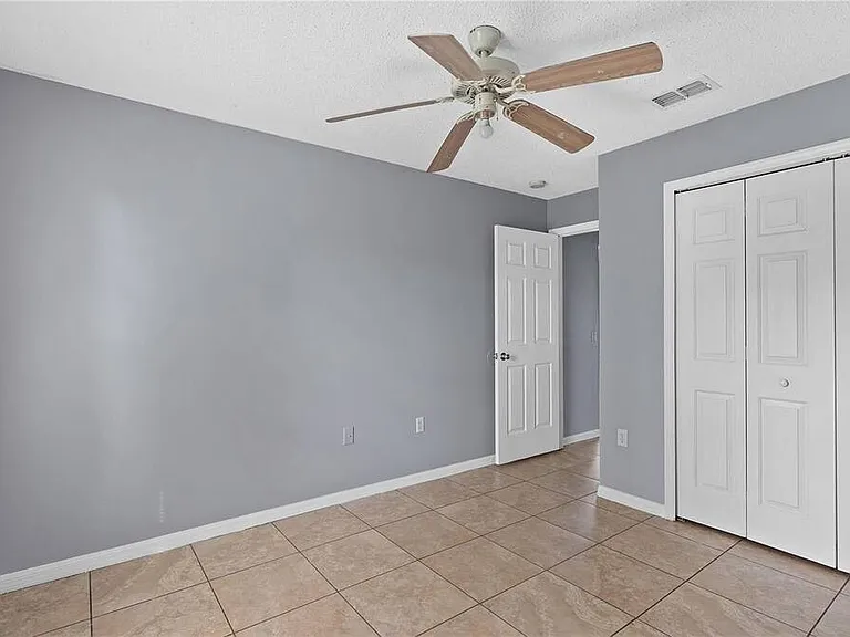568 Kingfisher Dr — Photo 3