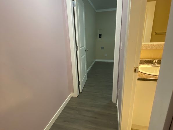 2 bedroom rental in Surrey — photo 3