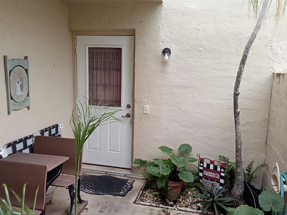2nd image of 870 NW 22nd Avenue