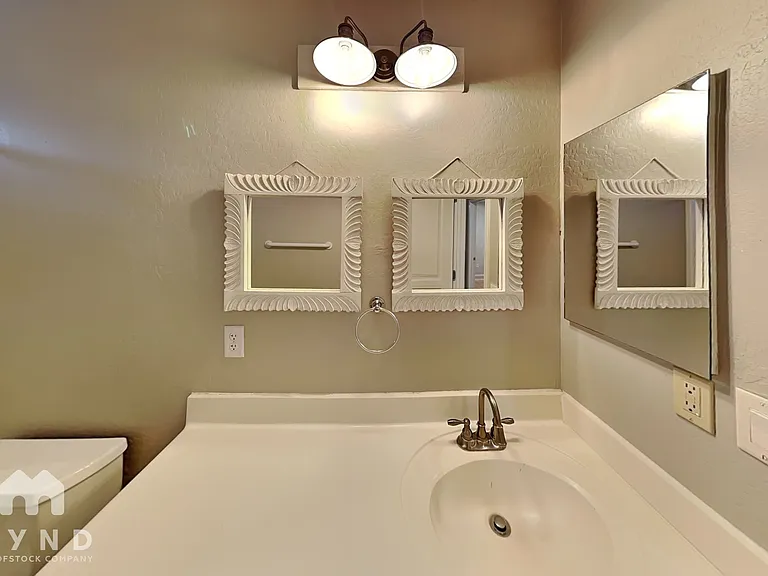 1423 E Poncho Ln — Photo 16