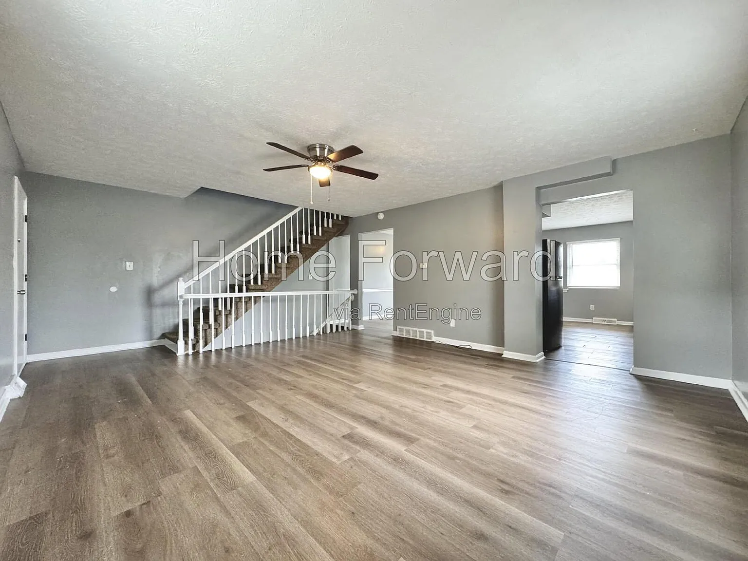 3 bed, 2.0 bath, 1830 sqft, $1,400 — Photo 2