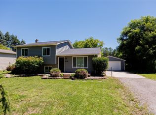 9420 Denton Hill Rd, Fenton, MI 48430