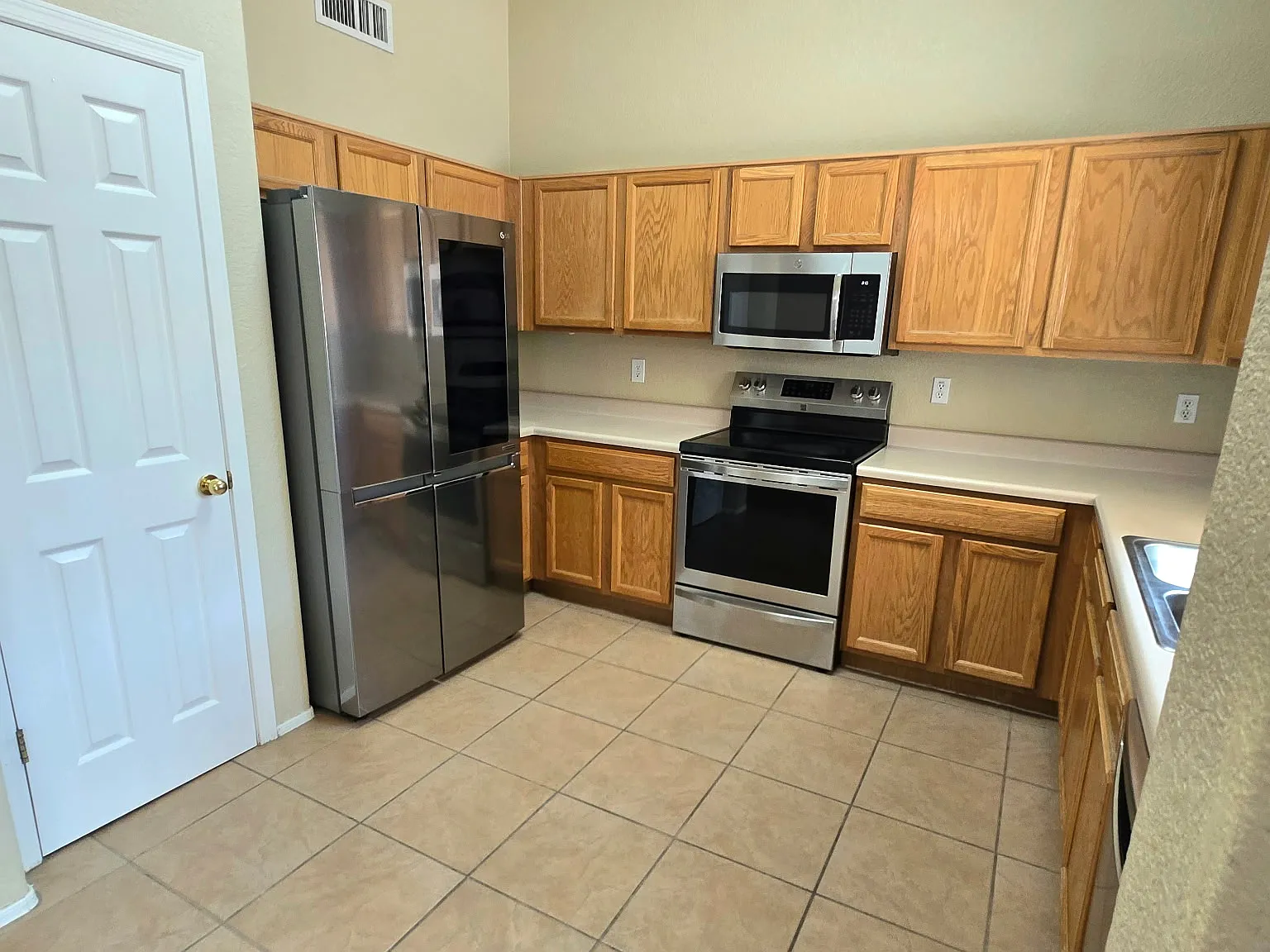 4 bed, 1663 sqft, $2,000 — Photo 4
