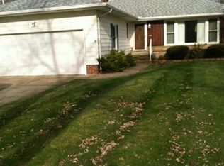 4815 S Sedgewick Rd, Lyndhurst, OH 44124