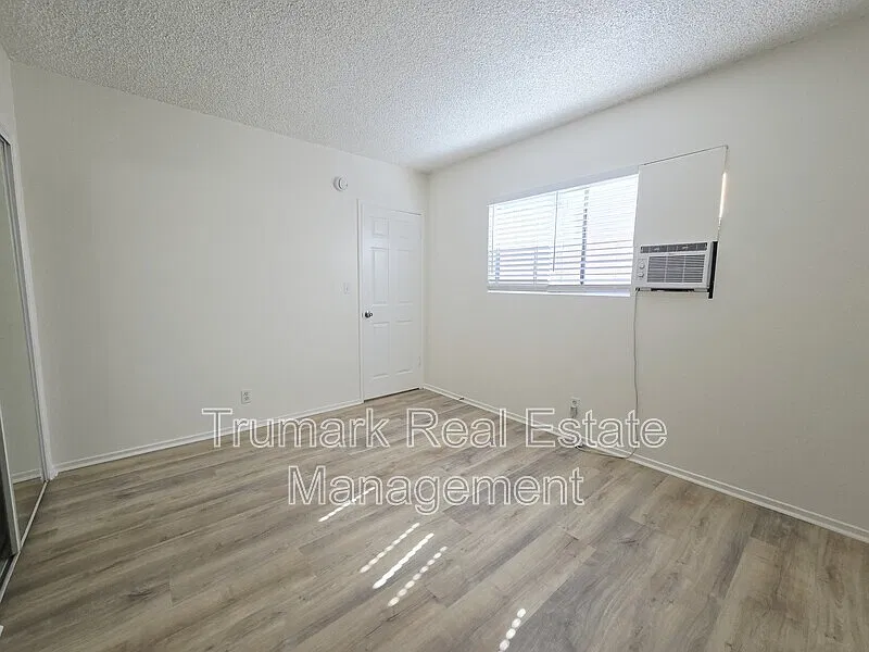 2 bed, 1.5 bath, $2,395 — Photo 4