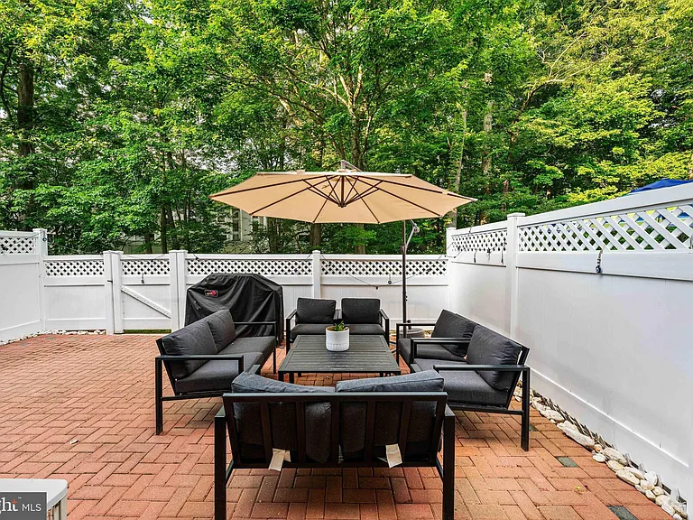 8 Henry Ct — Photo 23